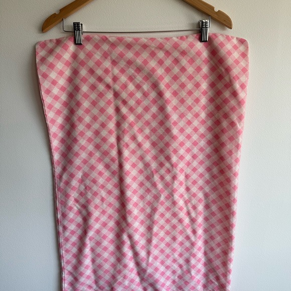 Vintage Canadian made Wadasso pillow cases
Measure as a queen - 33” x 20” - Picture 10 of 10